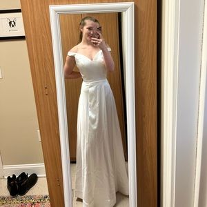 White off the shoulder formal dress size 4